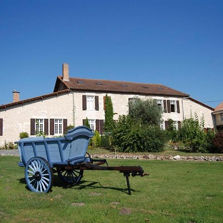 Le Logis Des Quatre Puits Acomodação com café da manhã Neuvicq-Montguyon Exterior foto