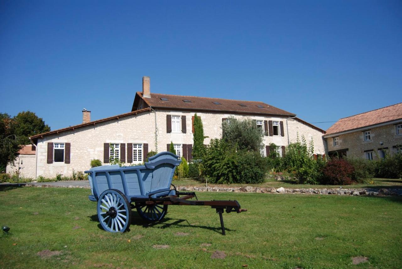 Le Logis Des Quatre Puits Acomodação com café da manhã Neuvicq-Montguyon Exterior foto