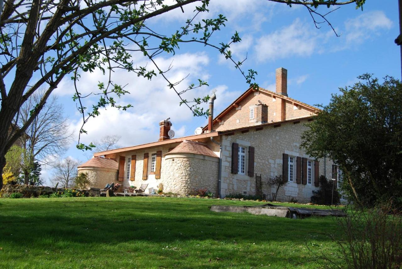 Le Logis Des Quatre Puits Acomodação com café da manhã Neuvicq-Montguyon Exterior foto