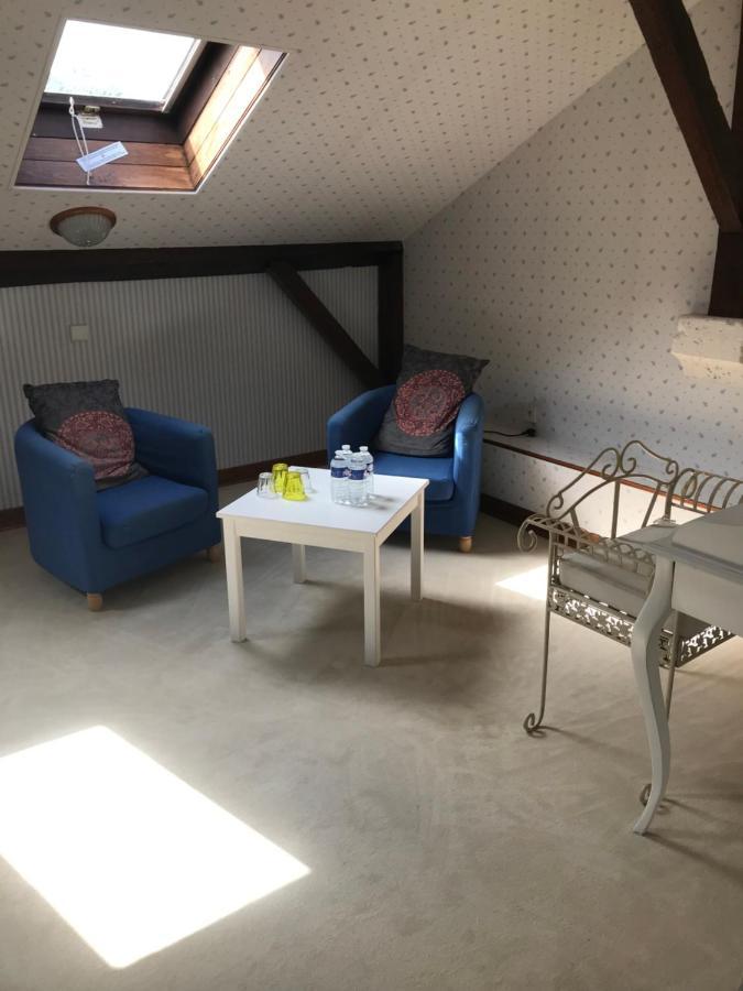 Le Logis Des Quatre Puits Acomodação com café da manhã Neuvicq-Montguyon Exterior foto