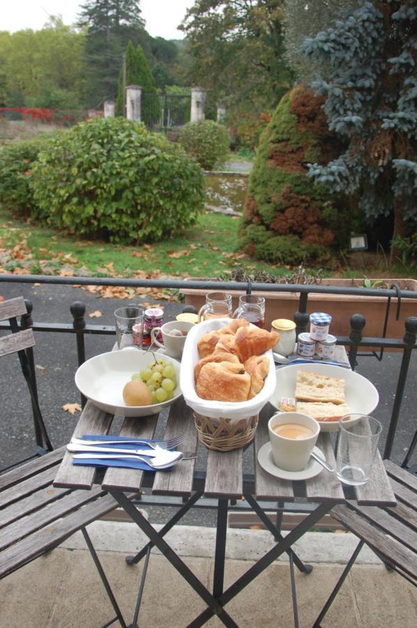 Le Logis Des Quatre Puits Acomodação com café da manhã Neuvicq-Montguyon Exterior foto