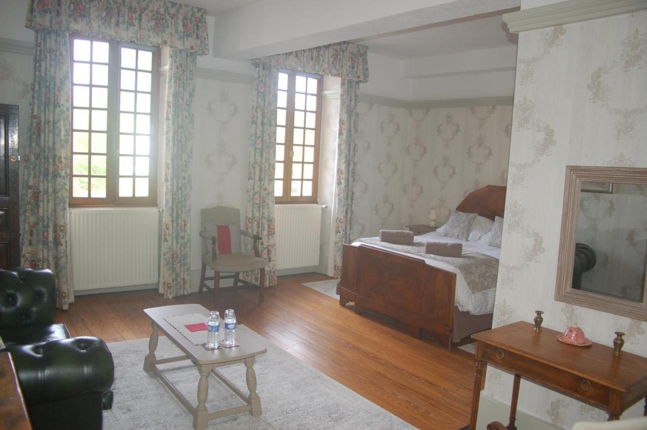 Le Logis Des Quatre Puits Acomodação com café da manhã Neuvicq-Montguyon Exterior foto