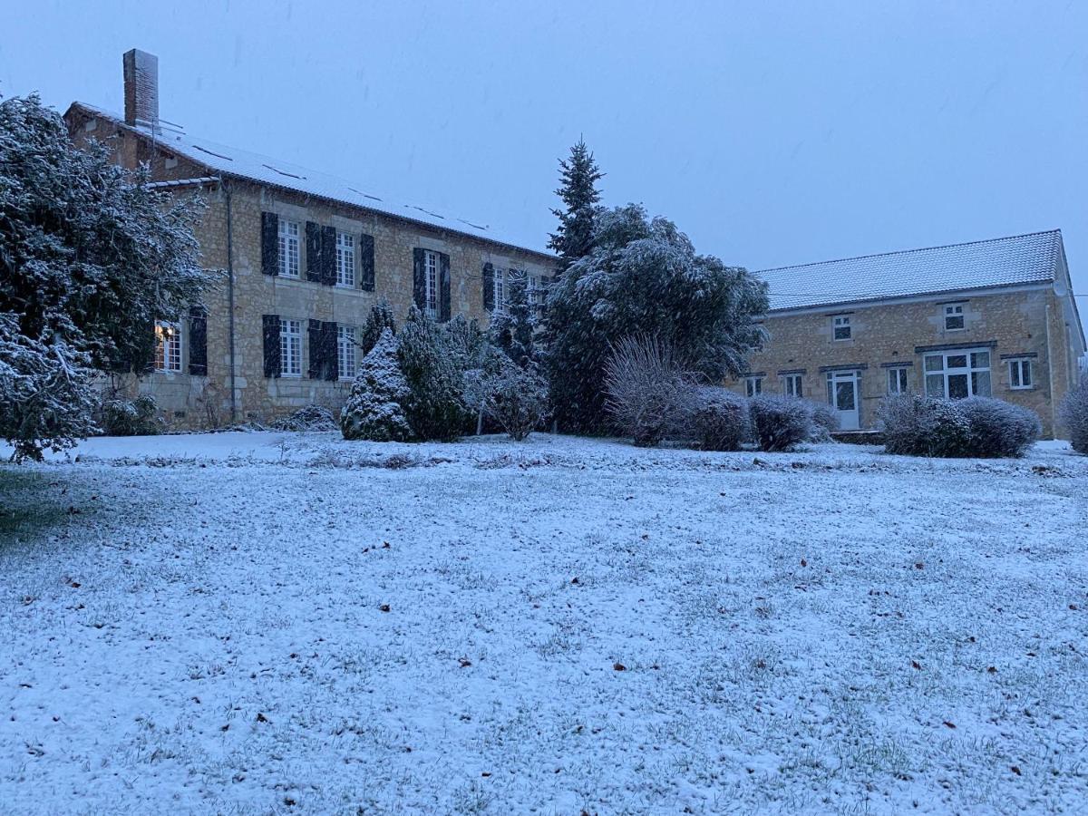 Le Logis Des Quatre Puits Acomodação com café da manhã Neuvicq-Montguyon Exterior foto